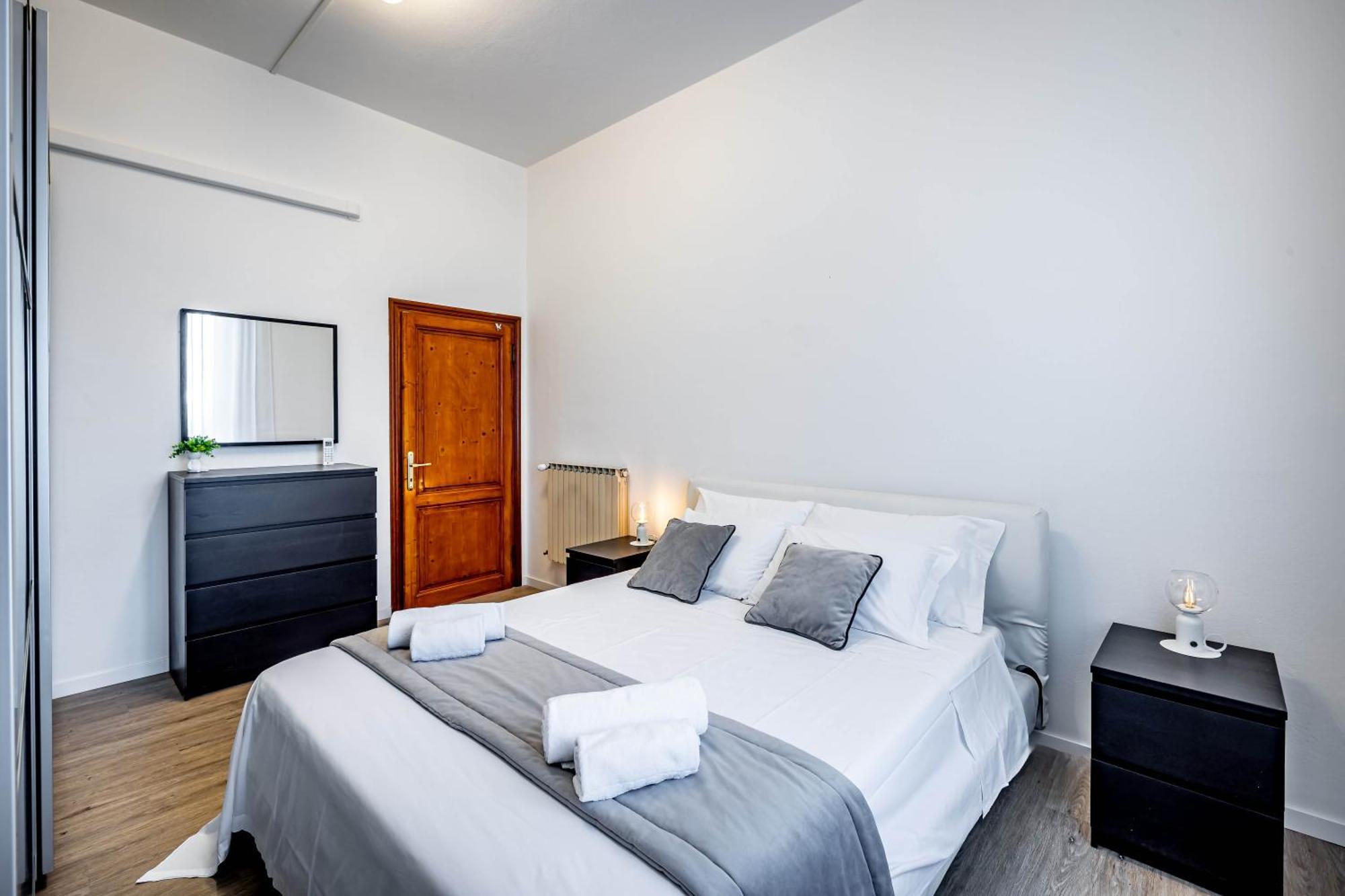 Apartment Yd Aleardi Luminous And Comfy Florenz